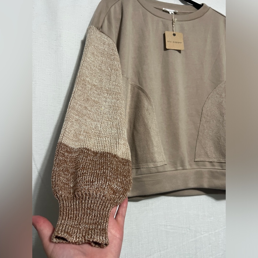 NWT Blu Pepper| Fall sweater with pockets neutral tones women’s Small